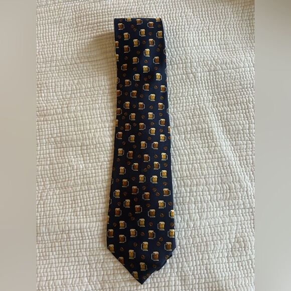 Alynn Neckwear Beer Mug Pattern 100% Silk Necktie Mens Made In USA - Picture 1 of 5
